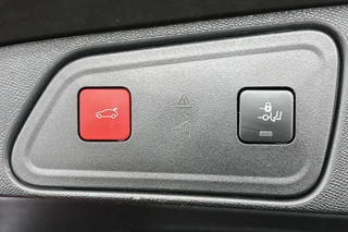 Peugeot 3008 1.6 HYbrid 225 GT 1e Eigenaar Panoramadak Leder FOCAL / 44