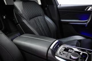 BMW X5 xDrive50e M-sport | PANORAMADAK | INDIVIDUAL VOLLEDER MERINO | HEAD UP | HARMAN KARDON | 360 CAMERA | MAXTON | 22" | / 18