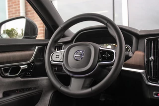 Volvo V90 2.0 B4 Business Pro Inscription| BTW auto | 1e eigenaar | NL auto | 20 inch | Panoramadak | Harman Kardon | BLIS | Stuurverwarming | Stoelverwarming | Head-up | Trekhaak | Cruise control / 19