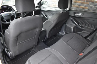 Ford Focus Wagon 1.0 EcoBoost Hybrid Titanium / 24