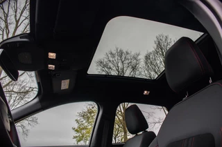 Ford Kuga 1.5 EcoBoost ST-Line X | Automaat | TREKHAAK | 1800 KG Trekvermogen | Camera | Open dak | AGR Stoelen | BLIS | 20 INCH VELGEN / 17