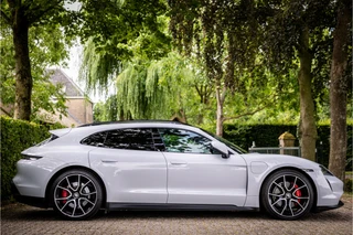 Porsche Taycan Sport Turismo 4S 93 kWh  Panorama 21" Sport Chrono 360 Camera Warmtepomp / 17