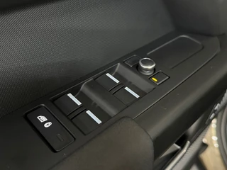 Land Rover Defender 110 2.0 D200 110 | Pano | PPF | Meridian | Trekhaak | Carplay | Geel kenteken / 45