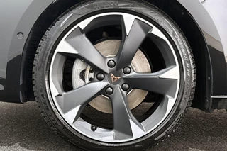 CUPRA Leon Sportstourer 1.4 e-Hybrid Stoelverwarming Apple CarPlay Keyless Achteruitrijcamera / 22