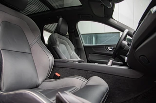 Volvo XC60 T6 Plug-in hybrid AWD R-Design Panorama|H/K Audio / 8