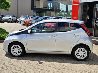 Toyota Aygo PLAY AIRCO CAMERA APPLE/ANDROID AUDIO-STUURWIELBED. BLUETOOTH LED-DAGRIJ / 4
