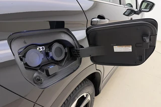 Mitsubishi Eclipse Cross 2.4 PHEV Prestige Automaat | SOH: 98% | Lederen bekleding | Panoramisch schuifdak | Stoel & Stuurverwarming | Camera | Climate control | Extra getint glas / 21