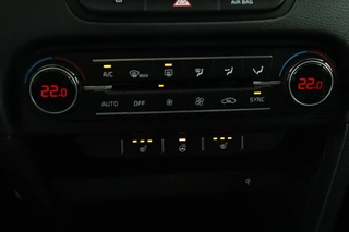 Kia ProCeed 1.5 T-GDi GT-Line AUTOMAAT  - Stoel/Stuur verwarming - Apple Carplay/Android Auto - Achteruitrij camera - Adaptieve cruise control - Navigatie - Fabrieksgarantie t/m 25-11-2031 / 26