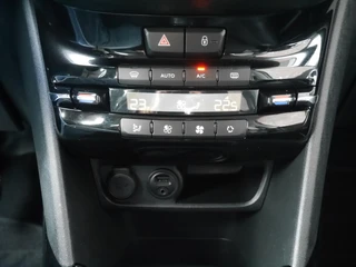 Peugeot 2008 1.2 110PK PureTech Allure | Apple Carplay | Navigatie | Cruise Control | Parkeersensoren | Camera / 25