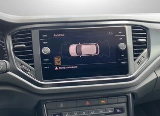 Volkswagen T-Roc 1.0 TSI Style 116 pk  | adaptieve cruise control | navigatie | parkeersensoren | all season banden | climate control / 25