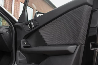 BMW 1-serie 116d F40 Executive Edition | 1e eigenaar | NL Auto | HiFi audio | DAB | LED | Apple Carplay | Rijstrooksensor | Cruise control | Climate control | Sportstuur | Active Guard Plus / 33
