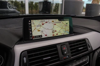 BMW 3-serie Touring 318i Corporate Lease Executive | M Sport pakket | Stoelverwarming | LED | Navigatie Professional | Bluetooth | Sportstoelen | M-sportstuur | PDC | Shadow Line / 24