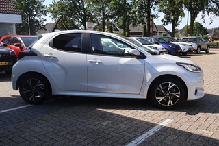 Toyota Yaris 1.5 HYBRID 115 STYLE STOEL-STUUR VERW. DODEHOEK LED KOPLAMPEN KEYLESS PARK.SENSOREN V+A / 18