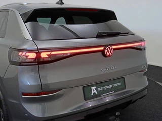 Volkswagen T-Roc 1.5 eTSI R-Line Elek. Trekhaak | Stuur-/stoelverwarming | Verlichte logo's / 52