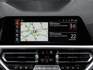 BMW 3-serie Touring M340i xDrive High Executive M Sport B58 | Panoramadak | Laser LED | Driving Assistant Prof | Trekhaak | HUD | Keyless | Memory | Ambianceverlichting | 19" | Dealeronderhouden | incl. BTW / 26