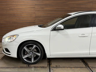 Volvo V60 1.6 T4 R-Design | Navi | Trekhaak | 180PK | Winter Pack | High Performance Audio | Leder/Alcantara / 38