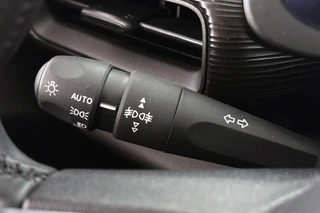 Jeep Avenger 1.2 Longitude Stoelverwarming Keyless Camera Adaptive Cruise / 37