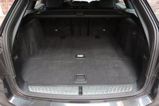 BMW 5 Series Touring 520i High Executive M Sport Pakket Automaat  / Navigatiesysteem Professional / Adaptieve LED-koplamp / Hifi / Climate Control / Parkeersensoren / Sfeerverlichting / Chrome Line / Sportstoelen / Cruise Control / Stoelverwarming / 37