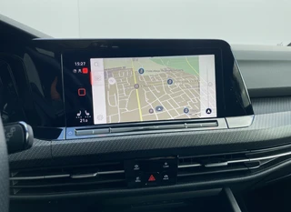 Volkswagen Golf 1.5 eTSI R-Line AUT  | dealer onderh. | panoramadak | stoel-/stuurverw. | keyless | trekhaak | carplay / 25