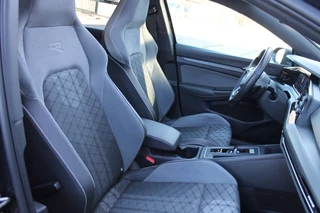 Volkswagen Golf 1.5 ETSI R-LINE BNS Automaat Panorama dak / Camera / 18