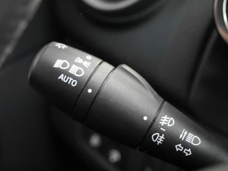 Renault Clio Estate 0.9 TCe Limited 90pk | Navigatie | Trekhaak | Airco | Cruise Control | Parkeerhulp achter | Extra getint glas | Lichtmetalen velgen / 22