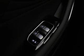 Omoda 9 Premium Hybride 537 PK Automaat | NIEUW MODEL | DEMO | Mat lak | Schuif/kanteldak | Lederen bekleding | Massagestoelen | Keyless | Stoel & Stuurverwarming | 7 jaar garantie / 29