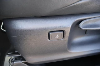 Toyota Corolla Cross 2.0 HYBRID 184PK FIRST-EDITION BLIND-SPOT EL-ACHTERKLEP LM-VELGEN KEYLESS PARK-SENSOREN STOELVERW DRAADLOOS-LADEN AD-CRUISE BLUETOOTH / 8