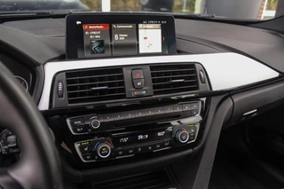BMW 3-serie Touring 318i Corporate Lease Executive | M Sport pakket | Stoelverwarming | LED | Navigatie Professional | Bluetooth | Sportstoelen | M-sportstuur | PDC | Shadow Line / 23