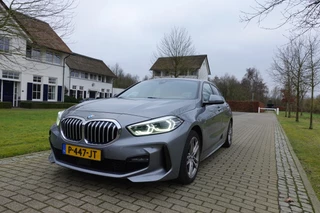 BMW 1 Serie 118i Business Edition M sport  | Camera | CarPlay | Stoelverwarming | Navi | / 2