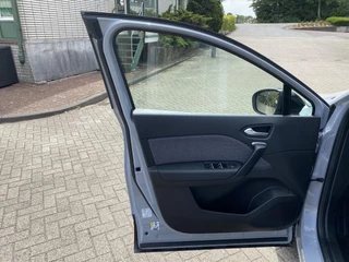 RENAULT Captur TCe 1.3 Mild Hybrid 140pk Techno / 15