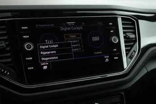 Volkswagen T-Roc 1.5 TSI 150pk DSG Sport Black Style Keyless Camera Virtual Cockpit Navigatie / 24