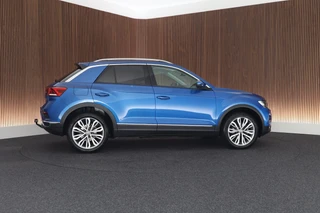 Volkswagen T-Roc 1.5 TSI 150pk DSG Sport Trekhaak Stoelverwarming Camera Keyless Navigatie / 10