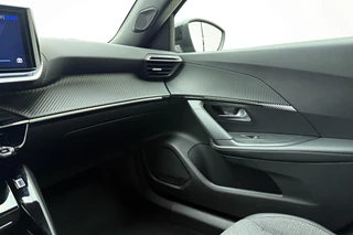 Peugeot 2008 1.2 Hybrid 145 Allure | Climate & Cruise Control | Parkeersensoren voor + achter | AppleCarplay/Android Auto | / 30