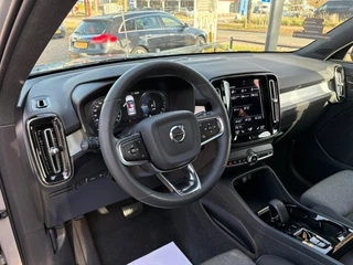 Volvo XC40 1.5 T4 Plug-in hybrid Plus Dark / Panorama-dak / Harman-Kardon / camera / stuur en stoel verwarming / 12