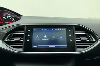 Peugeot 308 SW 1.2 PureTech Blue Lease Premium 130pk | Navigatie | Panoramadak | Climate Control | Trekhaak | Camera | Cruise Control | Parkeersensoren | Apple Carplay - Android Auto / 28