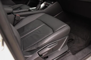 Audi Q3 Sportback 35 TDI Pro Line S | S-line | Apple Carplay | Achteruitrijcamera | Virtual Cockpit | Rijstrooksensor | Cruise control | Trekhaak | MMI Navigatie | Leer | Parkeer assistent / 17
