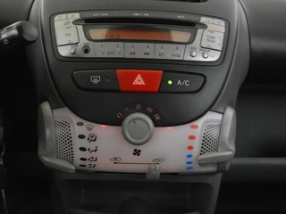 Toyota Aygo 1.0-12V Comfort Navigatie | 1e eigenaar | PDC / 10