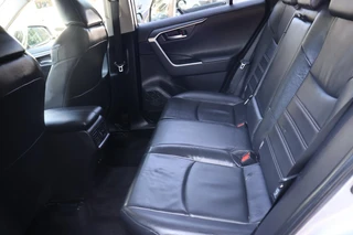 Toyota RAV4 2.5 HYBRID EXECUTIVE JBL NAVI APPLE/ANDROID EL-STOEL MET GEHEUGEN DODEHOEK DETECTIE EL.A.KLEP LED DAB 360* / 42