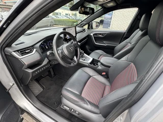 Toyota RAV4 2.5 Plug-in Hybrid AWD BI-TONE PLUS JBL-AUDIO NAVI HEAD-UP BLIND SPOT 360° CAMERA STOEL/STUURVERW EL-KLEP APPLE/ANDROID 1500KG TREKGEW KLASSE 3 ALARM 4S-BANDEN / 14