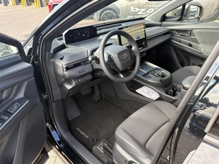 Toyota C-HR+ First Edition 77 kWh NIEUW DIRECT LEVERBAAR! STOEL/STUURVERW 20'' LM-VELGEN BLIND SPOT EL-ACHTERKLEP WARMTEPOMP NAVI PARK-SENSOREN CAMERA CLIMA APPLE/ANDROID / 15