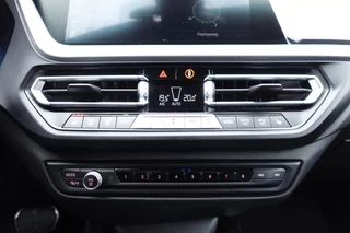 BMW 1 Serie 118i Business Edition M sport  | Camera | CarPlay | Stoelverwarming | Navi | / 38