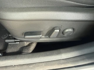 Hyundai Kona 1.6 GDI HEV Premium Automaat Stoelkoel+verw. Carplay Adap.Cruis / 12