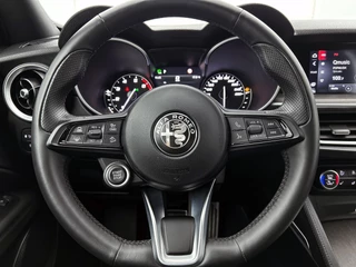 Alfa Romeo Stelvio 2.0 T AWD Ti Q4 | Automaat | Adaptive Cruise | Stoelverwarming | Navigatie | Camera | Leder | BTW / 16