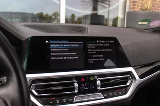 BMW 3-serie Touring 320e High Executive Sport Line | 1e eigenaar | NL auto | Driving Assistant | HiFi audio | LED | 18 inch | Stoelverwarming | DAB | Carplay | Navigatie | PDC / 29