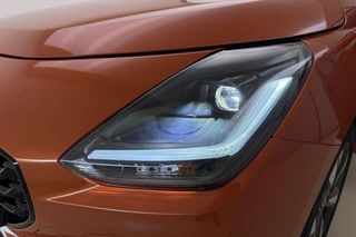 Suzuki Swift 1.2 Style Smart Hybrid 83pk | Automaat | Navigatie | Climate Control | Cruise Control Adaptief | Camera | Stoelverwarming | Draadloos Apple Carplay - Android Auto / 32