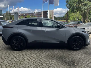 Toyota C-HR+ First Edition 77 kWh STOEL/STUURVERWARMING EL-ACHTERKLEP BLINDSPOT CLIMA APPLE/ANDROID PARK-SENSOR / 7