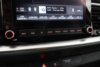 Kia Stonic 1.0 T-GDi MHEV DynamicPlusLine  Trekhaak! Navigatie, Climate, / 30