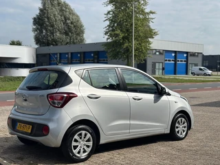 Hyundai i10 1.0I Comfort '' Infotainmentsystem - USB - CC - Elektrische ramen '' / 2