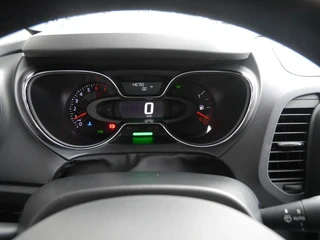 Renault Captur 0.9 TCe Xmod | Lederen bekleding | Stoelverwarming | Trekhaak | Keyless entry en start | Climate control | Navigatie | Extra getint glas | Regensensor / 18