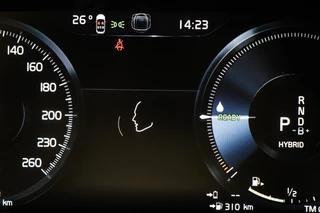 Volvo V60 2.0 T6 Recharge AWD R-Design | PARK ASSIST PACK | DAB | APPLE | VOORRUITVERWARMING | CAMERA / 38